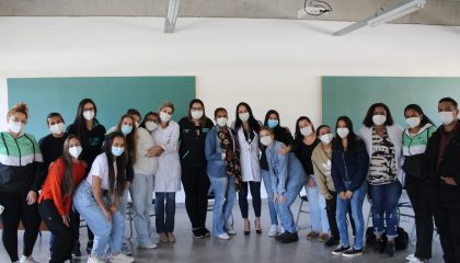 Enfermeira do Hospital Internação 24h fala sobre a Vila Verde para alunos de enfermagem